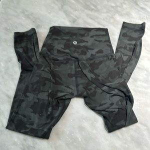 Lululemon Green CAMO Align high rise 25” size 0